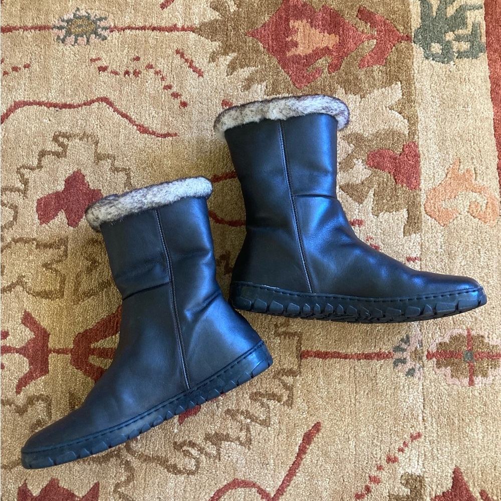 ZAQQ barefoot winter boots dark brown fur and wool lined leather ankle zip cozy